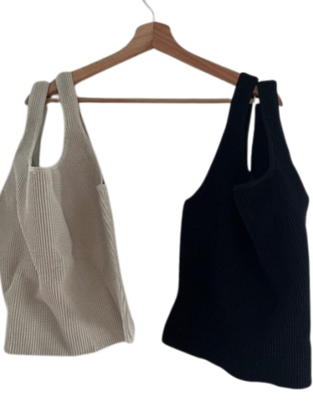 Set of 2 Aritzia Babaton tops Medium EUC